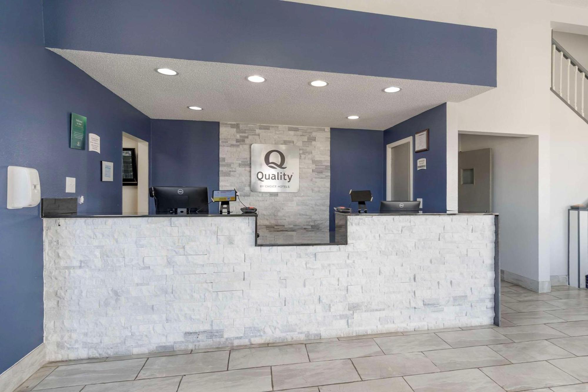 Quality Inn & Suites Bloomington University Area Exterior photo